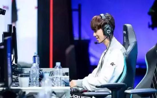 米兰女排以3-0击败贝加莫，艾格努砍25分MVP，展现统治力，整体配合出色，展现冠军底蕴。